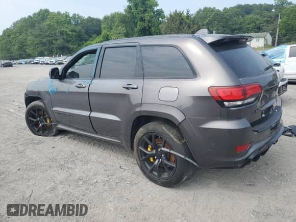 2021 Jeep Grand Cherokee Trackhawk z VIN 1C4RJFN9XMC842590, wystawiony jako Copart lot #58336885 z przebiegiem Nie podano mil oraz Szkoda całkowita • Salvage title. Historia ofert i sprzedaży dostępna na DreamBid. Obrazek 2.