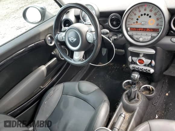 2009 MINI Hardtop S with VIN WMWMF73539TW86916, listed as a Copart auction lot 83832935 with 94,290 mi miles and Clean title. Bid and sale history available at DreamBid. Image 8.