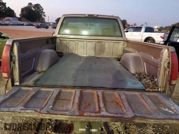 1997 Chevrolet Silverado 1500 с VIN 1GCEC14W3VZ134876, выставлен на аукционе Copart как лот 76843714 с пробегом 88 159 миль миль и Списание • Salvage title. История ставок и продаж доступна на DreamBid. Изображение 10.