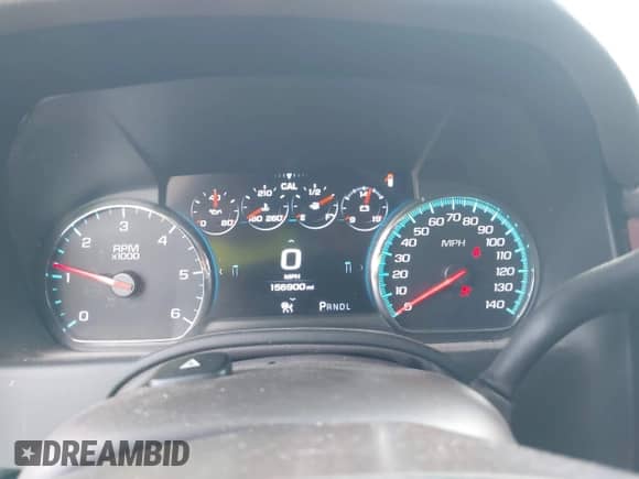 2018 Chevrolet Suburban Premier z VIN 1GNSKJKC6JR402075, wystawiony jako IAAI lot #42124796 z przebiegiem 156 900 mil mil oraz . Historia ofert i sprzedaży dostępna na DreamBid. Obrazek 7.