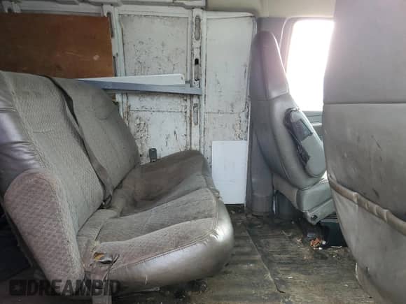 2005 Chevrolet Express Cargo с VIN 1GCGG29V351168348, выставлен на аукционе Copart как лот 52616055 с пробегом 423 502 миль миль и Списание • Salvage title. История ставок и продаж доступна на DreamBid. Изображение 11.