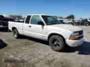 1998 Chevrolet S-10 LS with VIN 1GCCS1947W8218675, listed as a Copart auction lot 49443955 with 274,750 mi miles and Salvage title. Bid and sale history available at DreamBid. Image 4.