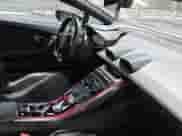 2019 Lamborghini Huracan с VIN ZHWUR2ZF0KLA11750, выставлен на аукционе Copart как лот 54367815 с пробегом 24 641 миль миль и Чистый • Clean title. История ставок и продаж доступна на DreamBid. Изображение 5.