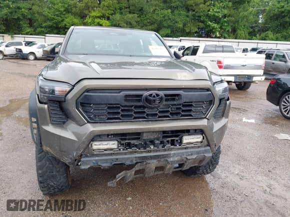 2024 Toyota Tacoma SR5 с VIN 3TYLB5JN8RT037357, выставлен на аукционе IAAI как лот 42487473 с пробегом 19 370 миль миль и . История ставок и продаж доступна на DreamBid. Изображение 12.