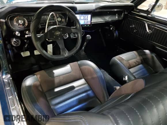 1965 Ford Mustang z VIN 5R09A144075, wystawiony jako Copart lot #89883855 z przebiegiem 1 040 mil mil oraz Szkoda całkowita • Salvage title. Historia ofert i sprzedaży dostępna na DreamBid. Obrazek 8.