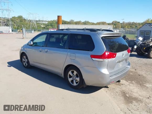 2012 Toyota Sienna LE с VIN 5TDKK3DC0CS229448, выставлен на аукционе IAAI как лот 43471913 с пробегом 75 018 миль миль и . История ставок и продаж доступна на DreamBid. Изображение 3.