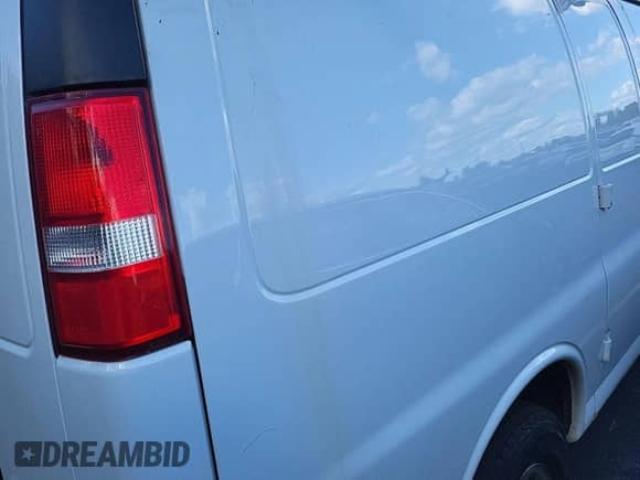 2017 Chevrolet Express Cargo z VIN 1GCWGAFF0H1325647, wystawiony jako IAAI lot #43558820 z przebiegiem 237 387 mil mil oraz . Historia ofert i sprzedaży dostępna na DreamBid. Obrazek 2.