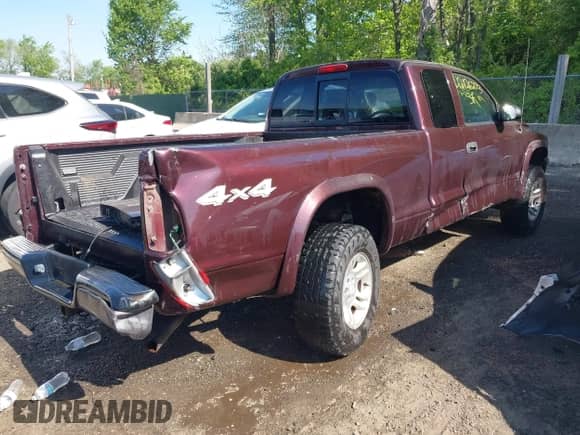 2004 Dodge Dakota with VIN 1D7HG12K74S646915, listed as a IAAI auction lot 42126273 with 202,085 mi miles and . Bid and sale history available at DreamBid. Image 4.