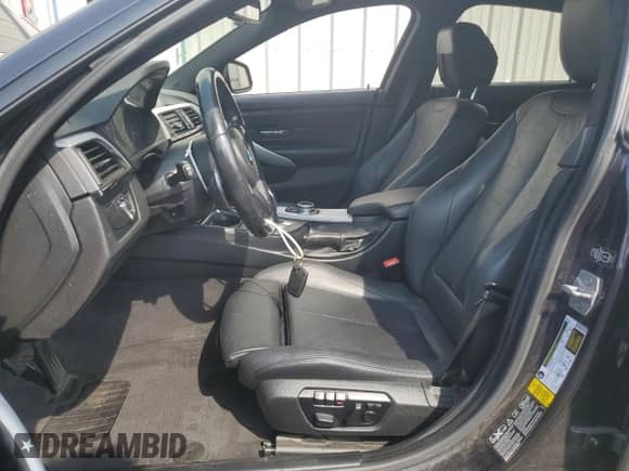 2015 BMW 4 Series 428i xDrive z VIN WBA4C9C58FD330455, wystawiony jako Copart lot #60933335 z przebiegiem 146 776 mil mil oraz Szkoda całkowita • Salvage title. Historia ofert i sprzedaży dostępna na DreamBid. Obrazek 7.