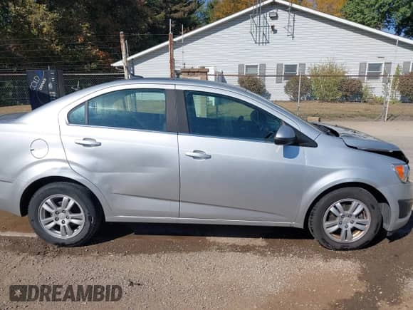2013 Chevrolet Sonic LT с VIN 1G1JC5SH6D4213781, выставлен на аукционе IAAI как лот 43241459 с пробегом 110 179 миль миль и . История ставок и продаж доступна на DreamBid. Изображение 13.