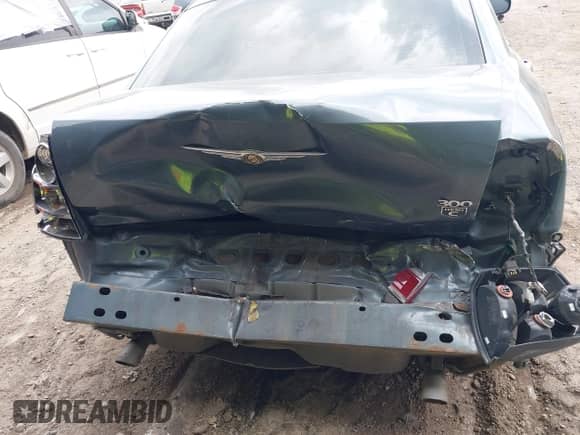 2006 Chrysler 300 C with VIN 2C3LA63H76H258118, listed as a IAAI auction lot 42351439 with 253,921 mi miles and . Bid and sale history available at DreamBid. Image 6.