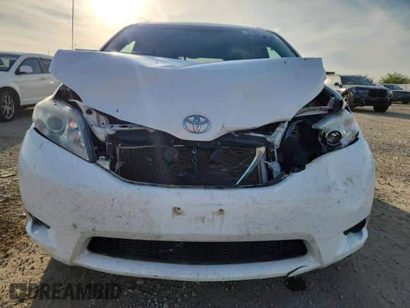 2014 Toyota Sienna LE with VIN 5TDKK3DC6ES487489, listed as a Copart auction lot 81953395 with 138,512 mi miles and Non repairable. Bid and sale history available at DreamBid. Image 5.