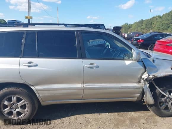 2005 Toyota Highlander с VIN JTEEP21A550075817, выставлен на аукционе IAAI как лот 43257796 с пробегом 101 285 миль миль и . История ставок и продаж доступна на DreamBid. Изображение 13.