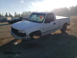 2002 Chevrolet Silverado 1500 z VIN 1GCEC14V82Z344070, wystawiony jako Copart lot #83253884 z przebiegiem 231 915 mil mil oraz Szkoda całkowita • Salvage title. Historia ofert i sprzedaży dostępna na DreamBid. Obrazek 1.