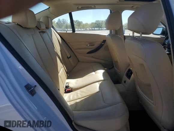 2014 BMW 3 Series 320i xDrive с VIN WBA3C3C57EF984309, выставлен на аукционе Copart как лот 82551365 с пробегом 195 114 миль миль и Чистый • Clean title. История ставок и продаж доступна на DreamBid. Изображение 10.