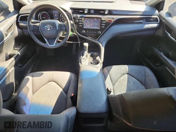 2018 Toyota Camry SE z VIN 4T1B11HK5JU551175, wystawiony jako Copart lot #85749655 z przebiegiem 126 912 mil mil oraz Szkoda całkowita • Salvage title. Historia ofert i sprzedaży dostępna na DreamBid. Obrazek 8.