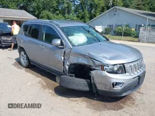 2017 Jeep Compass High Altitude z VIN 1C4NJDEB2HD107110, wystawiony jako IAAI lot #42868719 z przebiegiem 53 610 mil mil oraz . Historia ofert i sprzedaży dostępna na DreamBid. Obrazek 1.