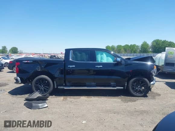 2024 Chevrolet Silverado 1500 LTZ with VIN 2GCUDGED7R1152966, listed as a IAAI auction lot 42037717 with 13,609 mi miles and . Bid and sale history available at DreamBid. Image 14.
