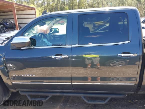 2017 Chevrolet Silverado 1500 LTZ z VIN 3GCPCSEC7HG478072, wystawiony jako IAAI lot #41866313 z przebiegiem 117 410 mil mil oraz . Historia ofert i sprzedaży dostępna na DreamBid. Obrazek 14.