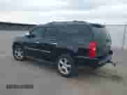 2014 Chevrolet Tahoe LTZ z VIN 1GNSKCE0XER233116, wystawiony jako IAAI lot #41994763 z przebiegiem 160 731 mil mil oraz . Historia ofert i sprzedaży dostępna na DreamBid. Obrazek 3.