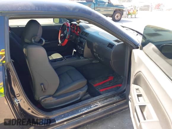 2009 Dodge Challenger R/T z VIN 2B3LJ54T09H558338, wystawiony jako IAAI lot #43076962 z przebiegiem 165 430 mil mil oraz . Historia ofert i sprzedaży dostępna na DreamBid. Obrazek 5.