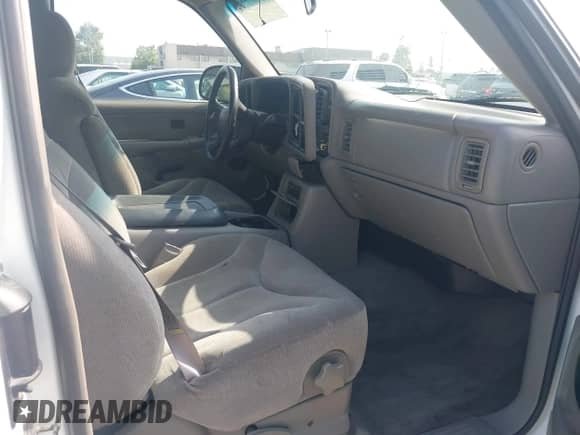 2000 GMC Sierra 1500 SLE z VIN 1GTEC19T0YZ300810, wystawiony jako IAAI lot #42471227 z przebiegiem Nie podano mil oraz . Historia ofert i sprzedaży dostępna na DreamBid. Obrazek 5.