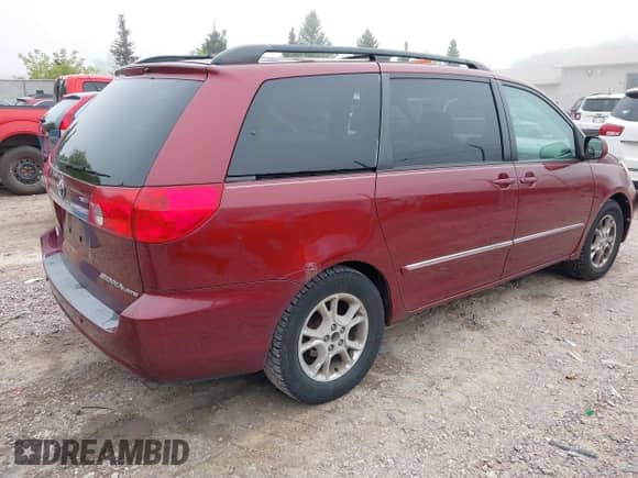 2006 Toyota Sienna XLE z VIN 5TDZA22C76S463587, wystawiony jako IAAI lot #43298020 z przebiegiem 175 302 mil mil oraz . Historia ofert i sprzedaży dostępna na DreamBid. Obrazek 4.