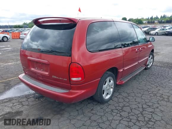 2000 Dodge Caravan ES z VIN 1B4GP74L5YB705834, wystawiony jako IAAI lot #42253072 z przebiegiem 137 869 mil mil oraz . Historia ofert i sprzedaży dostępna na DreamBid. Obrazek 4.