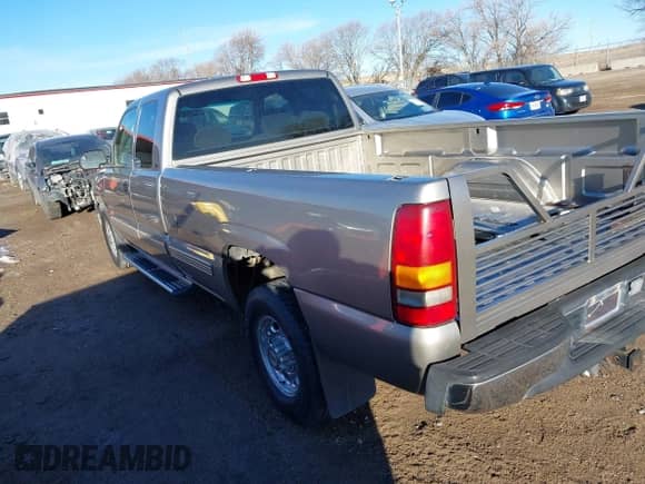 2000 Chevrolet Silverado 2500 LS с VIN 1GCGC29U1YE226604, выставлен на аукционе IAAI как лот 41641790 с пробегом 110 245 миль миль и . История ставок и продаж доступна на DreamBid. Изображение 3.