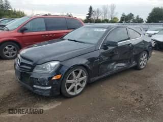 2013 Mercedes-Benz C 350 z VIN WDDGJ8JB7DG118530, wystawiony jako Copart lot #82102795 z przebiegiem 278 354 mil mil oraz Czysty tytuł • Clean title. Historia ofert i sprzedaży dostępna na DreamBid. Obrazek 1.