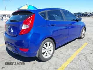2013 Hyundai Accent SE z VIN KMHCU5AE9DU111861, wystawiony jako IAAI lot #43481854 z przebiegiem 188 419 mil mil oraz . Historia ofert i sprzedaży dostępna na DreamBid. Obrazek 4.