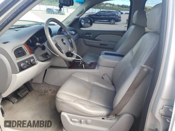 2009 Chevrolet Suburban LTZ with VIN 1GNFK36319R170097, listed as a Copart auction lot 84480485 with 257,990 mi miles and Salvage title. Bid and sale history available at DreamBid. Image 7.