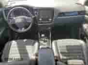 2020 Mitsubishi Outlander SE z VIN JA4AD3A34LZ016716, wystawiony jako Copart lot #70956755 z przebiegiem 63 444 mil mil oraz Czysty tytuł • Clean title. Historia ofert i sprzedaży dostępna na DreamBid. Obrazek 8.