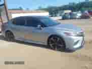 2019 Toyota Camry XSE z VIN 4T1B61HK0KU246668, wystawiony jako IAAI lot #42580274 z przebiegiem 61 325 mil mil oraz . Historia ofert i sprzedaży dostępna na DreamBid. Obrazek 1.