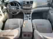 2008 Toyota Highlander z VIN JTEES41A682070273, wystawiony jako Copart lot #81784905 z przebiegiem 258 339 mil mil oraz Szkoda całkowita • Salvage title. Historia ofert i sprzedaży dostępna na DreamBid. Obrazek 8.