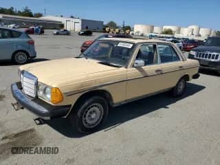 1984 Mercedes-Benz 300 D с VIN WDBAB33A9EA147115, выставлен на аукционе Copart как лот 61462545 с пробегом 285 650 миль миль и Чистый • Clean title. История ставок и продаж доступна на DreamBid. Изображение 1.
