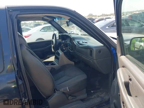 2005 Chevrolet Silverado 1500 Work Truck z VIN 1GCEC19X75Z352059, wystawiony jako IAAI lot #43358817 z przebiegiem Nie podano mil oraz . Historia ofert i sprzedaży dostępna na DreamBid. Obrazek 5.