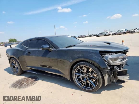 2022 Chevrolet Camaro ZL1 z VIN 1G1FJ1R61N0106977, wystawiony jako Copart lot #80406915 z przebiegiem 50 383 mil mil oraz Szkoda całkowita • Salvage title. Historia ofert i sprzedaży dostępna na DreamBid. Obrazek 4.