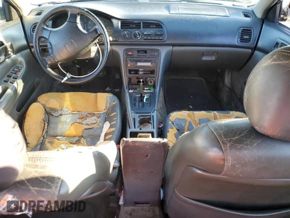 1994 Honda Accord EX z VIN 1HGCD5666RA025696, wystawiony jako Copart lot #82838644 z przebiegiem 269 181 mil mil oraz Szkoda całkowita • Salvage title. Historia ofert i sprzedaży dostępna na DreamBid. Obrazek 8.