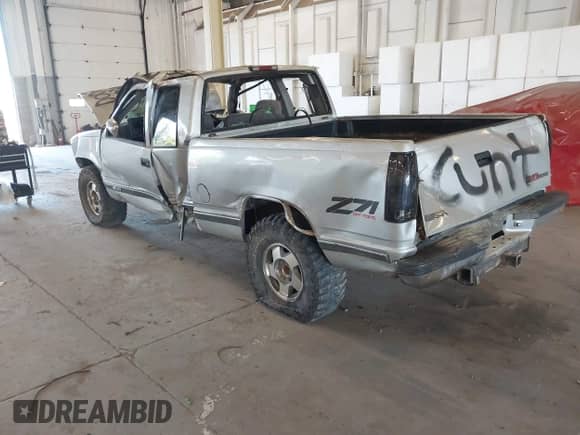 1994 GMC Sierra 1500 z VIN 2GTEK19K6R1571262, wystawiony jako IAAI lot #42183695 z przebiegiem 198 872 mil mil oraz . Historia ofert i sprzedaży dostępna na DreamBid. Obrazek 3.