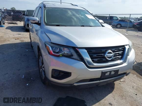 2020 Nissan Pathfinder S z VIN 5N1DR2AN4LC577626, wystawiony jako IAAI lot #42446656 z przebiegiem 64 176 mil mil oraz . Historia ofert i sprzedaży dostępna na DreamBid. Obrazek 1.