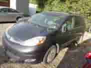 2010 Toyota Sienna XLE z VIN 5TDDK4CC7AS029938, wystawiony jako IAAI lot #43334198 z przebiegiem 122 539 mil mil oraz . Historia ofert i sprzedaży dostępna na DreamBid. Obrazek 17.