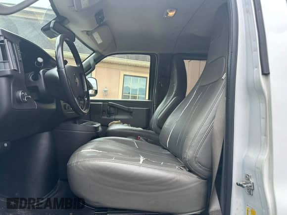 2021 Chevrolet Express Passenger LS с VIN 1GAZGNFPXM1170072, выставлен на аукционе Copart как лот 64797015 с пробегом 273 908 миль миль и Чистый • Clean title. История ставок и продаж доступна на DreamBid. Изображение 10.