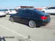 2015 BMW 3 Series 320i xDrive z VIN WBA3C3G56FNT51902, wystawiony jako IAAI lot #43152629 z przebiegiem 154 591 mil mil oraz . Historia ofert i sprzedaży dostępna na DreamBid. Obrazek 3.