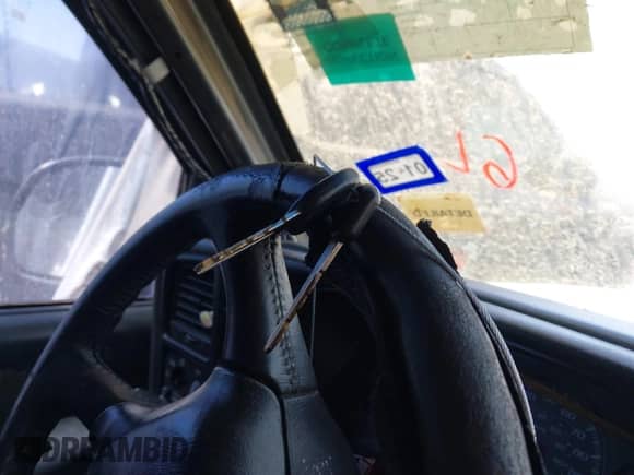 2000 GMC Sierra 1500 SLE with VIN 1GTEC19V3YZ176243, listed as a IAAI auction lot 41582240 with Not provided miles and . Bid and sale history available at DreamBid. Image 11.