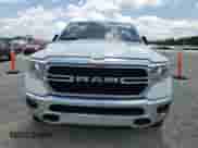 2020 Ram 1500 Big Horn z VIN 1C6RREFG6LN289012, wystawiony jako Copart lot #61009815 z przebiegiem 129 977 mil mil oraz Szkoda całkowita • Salvage title. Historia ofert i sprzedaży dostępna na DreamBid. Obrazek 5.