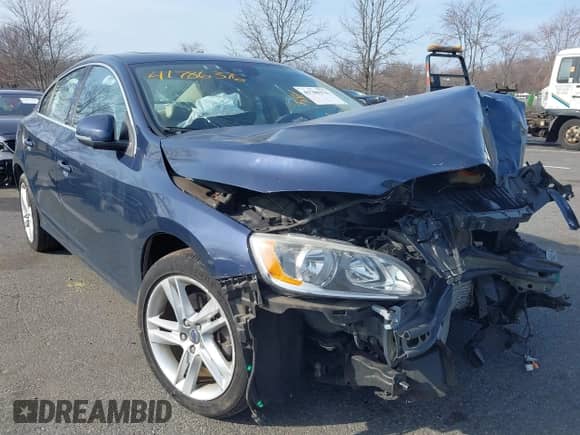 2015 Volvo S60 T5 Drive-E Premier with VIN YV126MFK1F2336609, listed as a IAAI auction lot 41786376 with 50,538 mi miles and . Bid and sale history available at DreamBid. Image 1.