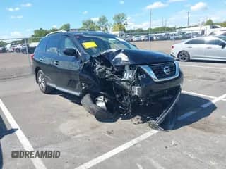 2018 Nissan Pathfinder S z VIN 5N1DR2MN8JC621183, wystawiony jako IAAI lot #43330830 z przebiegiem 67 883 mil mil oraz . Historia ofert i sprzedaży dostępna na DreamBid. Obrazek 1.