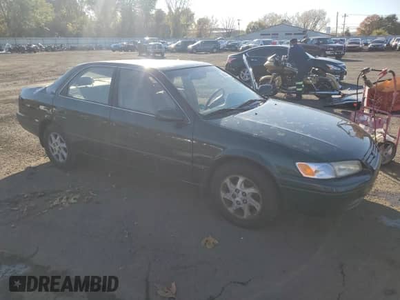 1999 Toyota Camry LE z VIN JT2BF28KXX0206776, wystawiony jako Copart lot #89648345 z przebiegiem 212 122 mil mil oraz Szkoda całkowita • Salvage title. Historia ofert i sprzedaży dostępna na DreamBid. Obrazek 4.