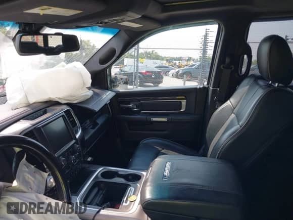 2016 Ram 1500 Longhorn z VIN 1C6RR7PT4GS390113, wystawiony jako IAAI lot #42881926 z przebiegiem Nie podano mil oraz . Historia ofert i sprzedaży dostępna na DreamBid. Obrazek 5.